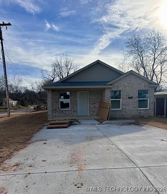 1st image of 702 S 2nd Ave