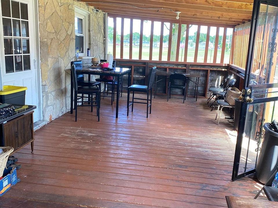2nd image of 2000 S 34th St