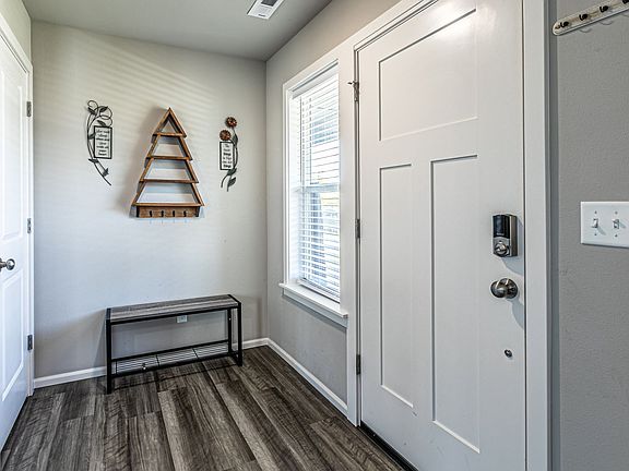 3rd image of 2315 Cantergrove Dr SE