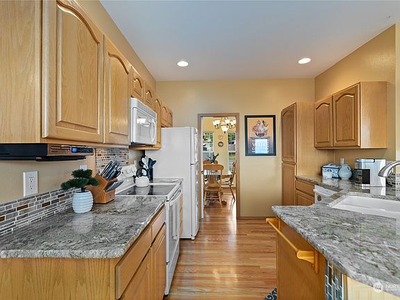 5th image of 7920 80th Avenue NE