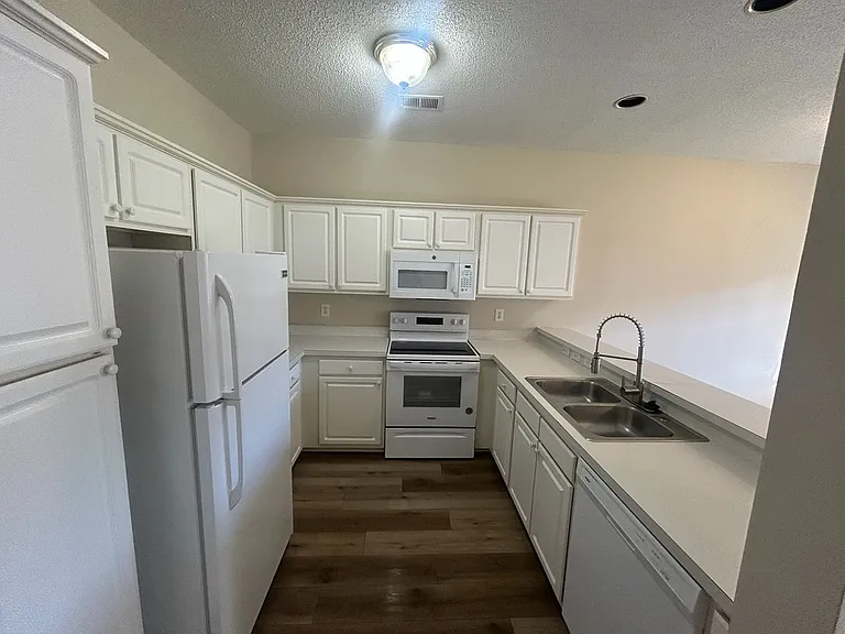 6308 Sweetwater Blvd — Photo 7