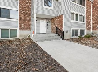 10104 W 96th St APT F, Overland Park, KS 66212