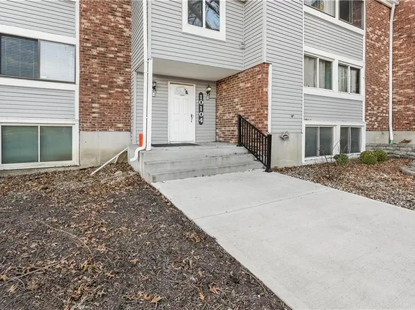 10104 W 96th St APT F, Overland Park, KS 66212