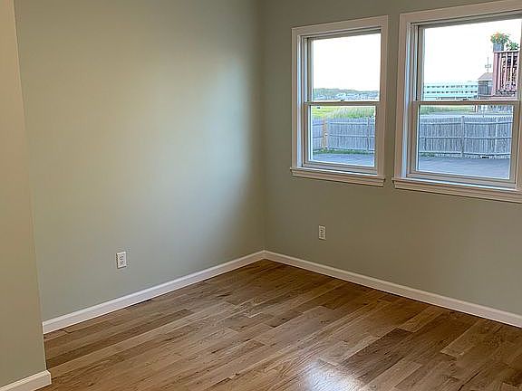5th image of 527 Ocean Blvd
