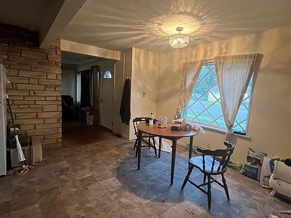 5th image of 716 Bond St