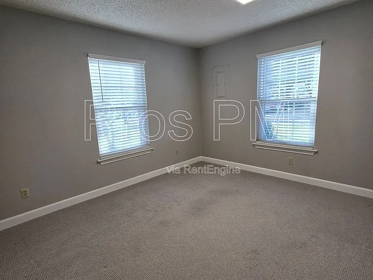 725 W Purnell St #A — Photo 21