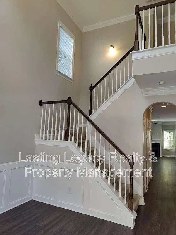 3 bed, 2.5 bath, $2,195 — Photo 2