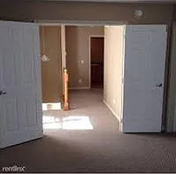 3 bed, 2.5 bath, 1900 sqft, $2,250 — Photo 4