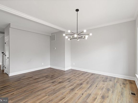 5th image of 903 Morris Ave