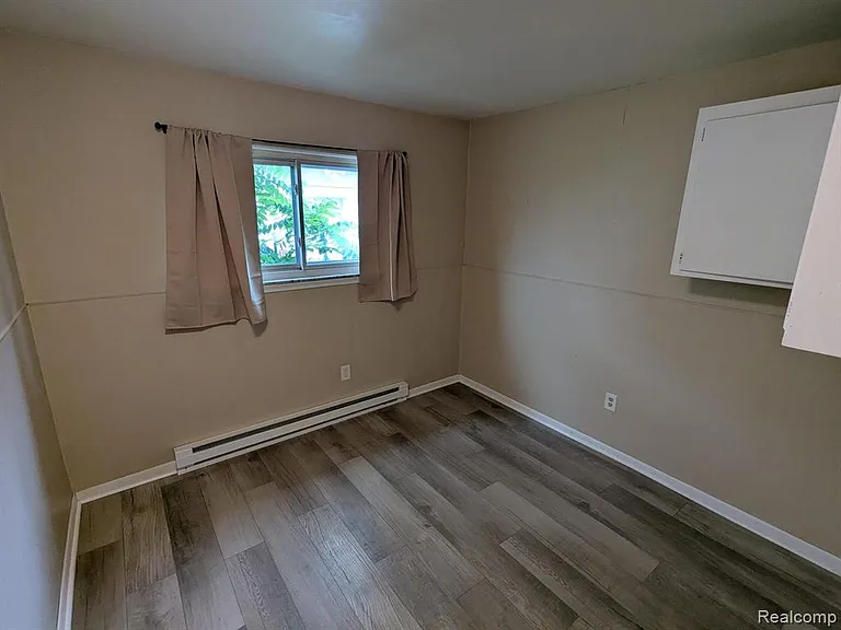 23911 Methuen Ave — Photo 13