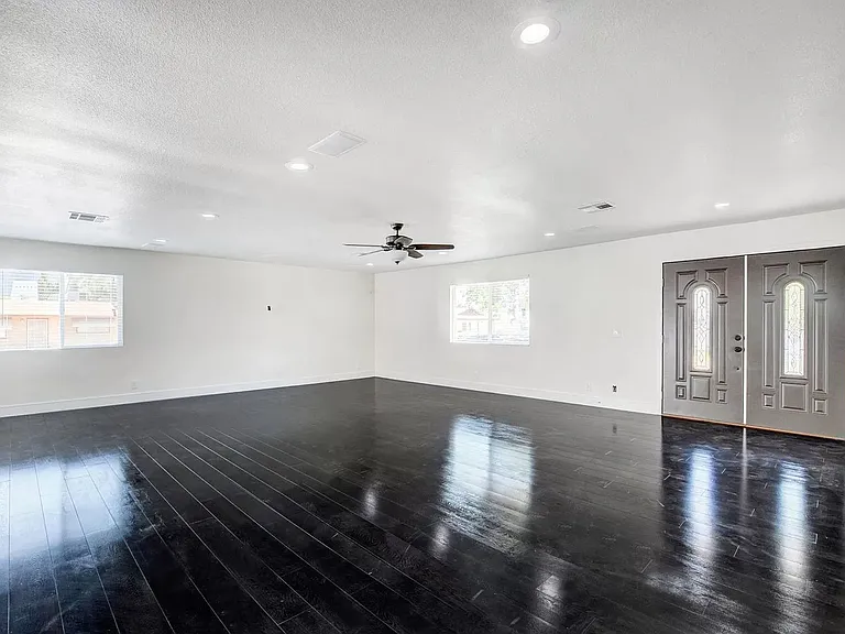 360 Vandalia St — Photo 7