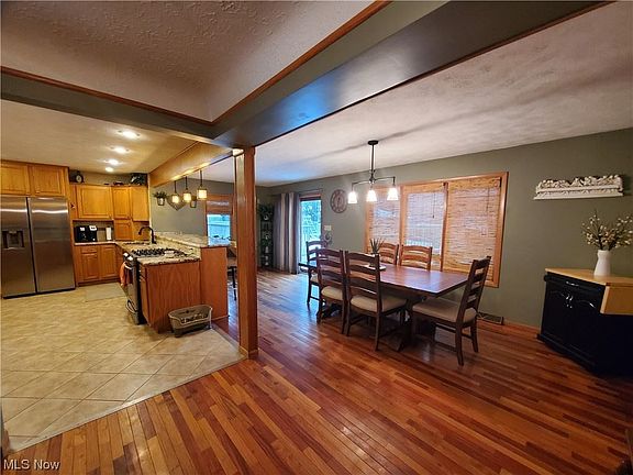 4th image of 6427 Hiram Ave