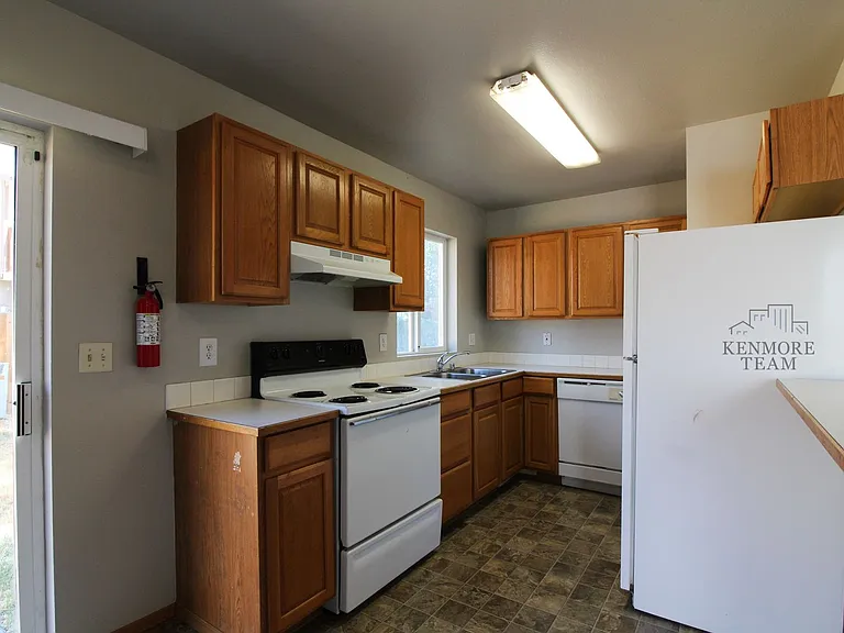 825 S Elm St — Photo 6
