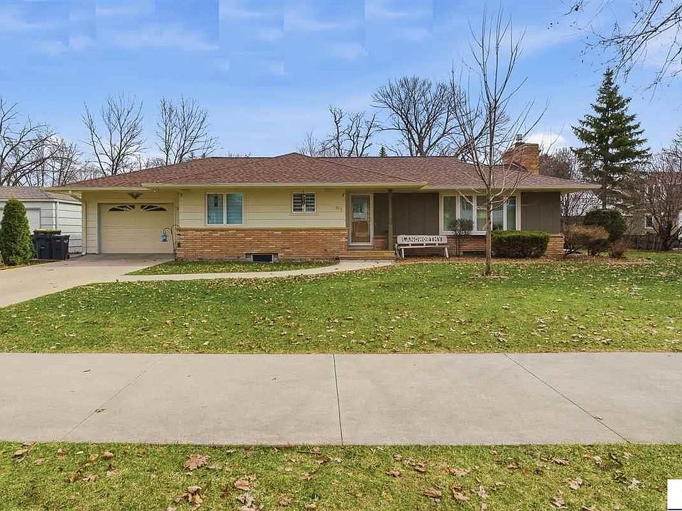 1st image of 205 3rd Ave SE