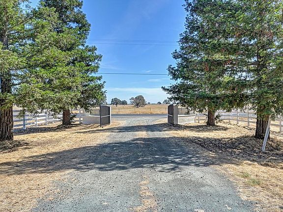 4th image of 19985-19997 E Liberty Rd