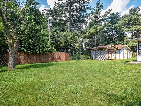 2nd image of 1722 Lilac Dr