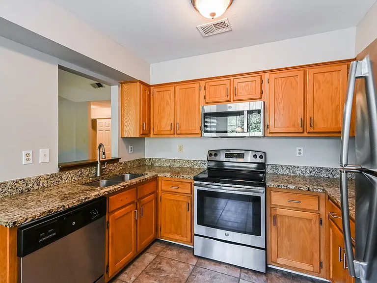 7605 Caitlynn Cir W — Photo 8