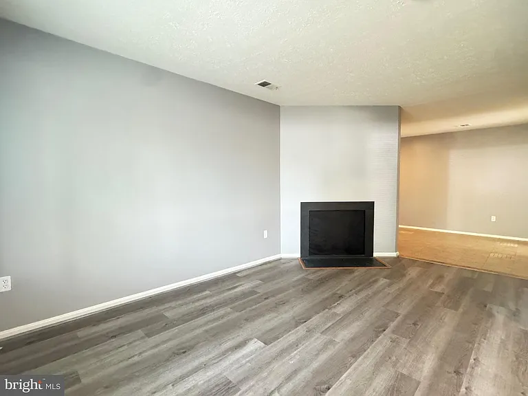 7233 Mill Creek Ct — Photo 3