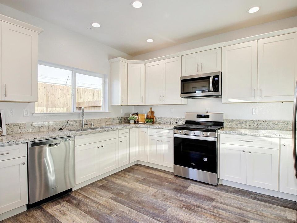1st image of 5 Lake House Ct