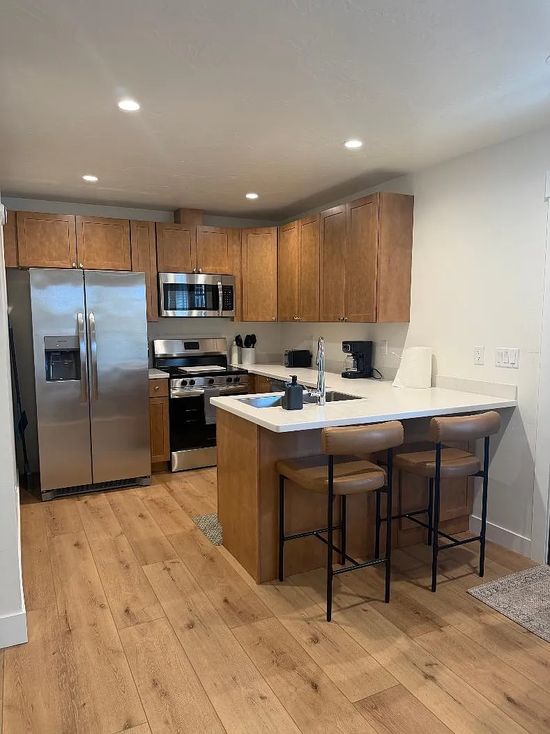 2 bed, 644 sqft, $2,000 — Photo 3
