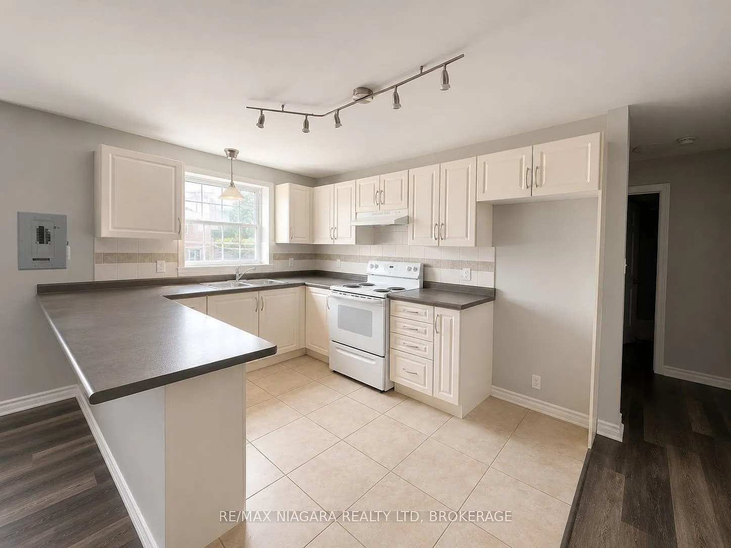 2 bed, $1,699 — Photo 4