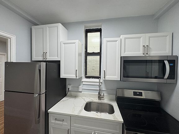 3rd image of 948 Court St #503
