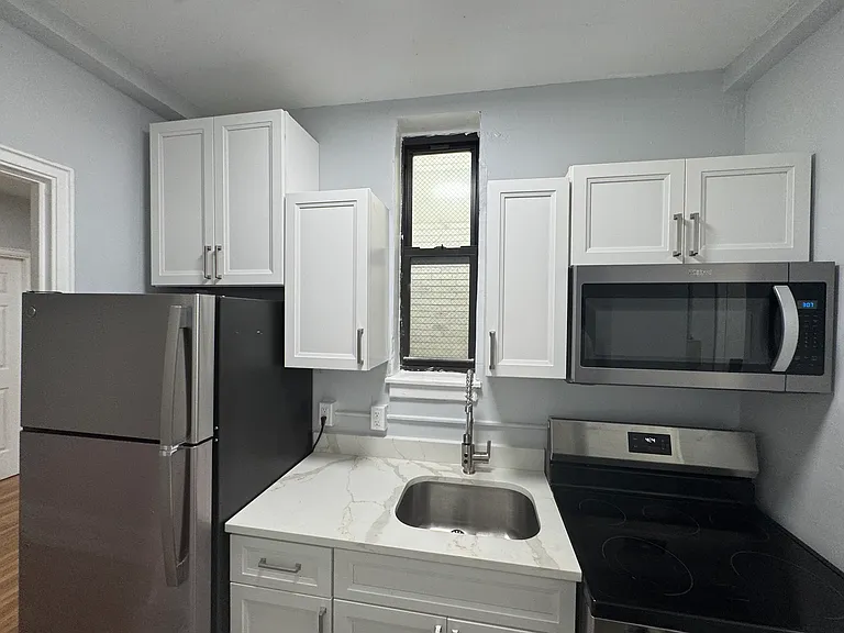 948 Court St #503 — Photo 3