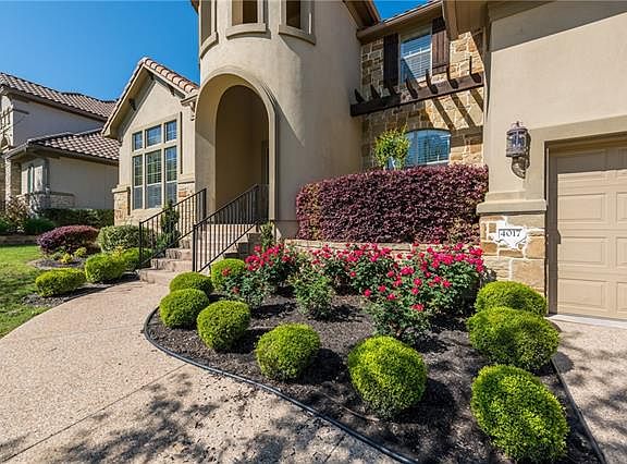 3rd image of 4017 Vail Dr