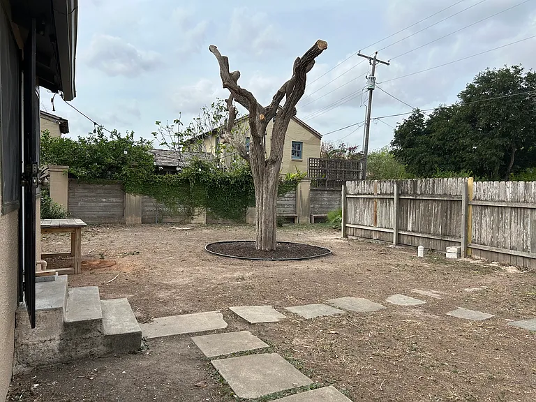 609 N 15th St — Photo 13