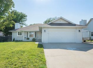 135 N Chapel Dr, Andover, KS 67002