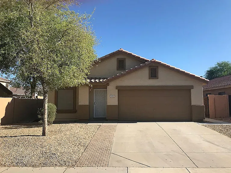 1074 E Pinto Dr — Photo 1