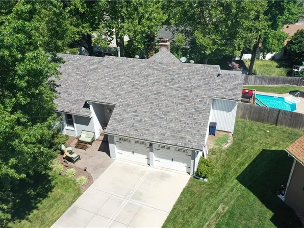 909 NW Woodview Cir, Blue Springs, MO 64015