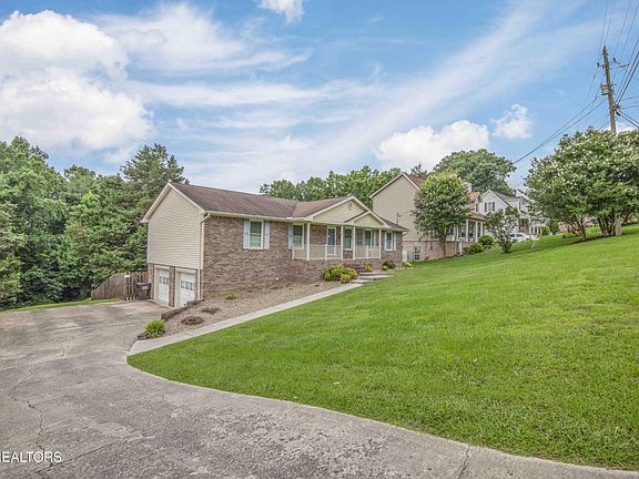 2nd image of 4400 Foothills Dr