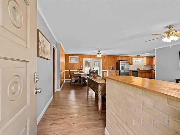 3rd image of 412 Shelia Dr NE