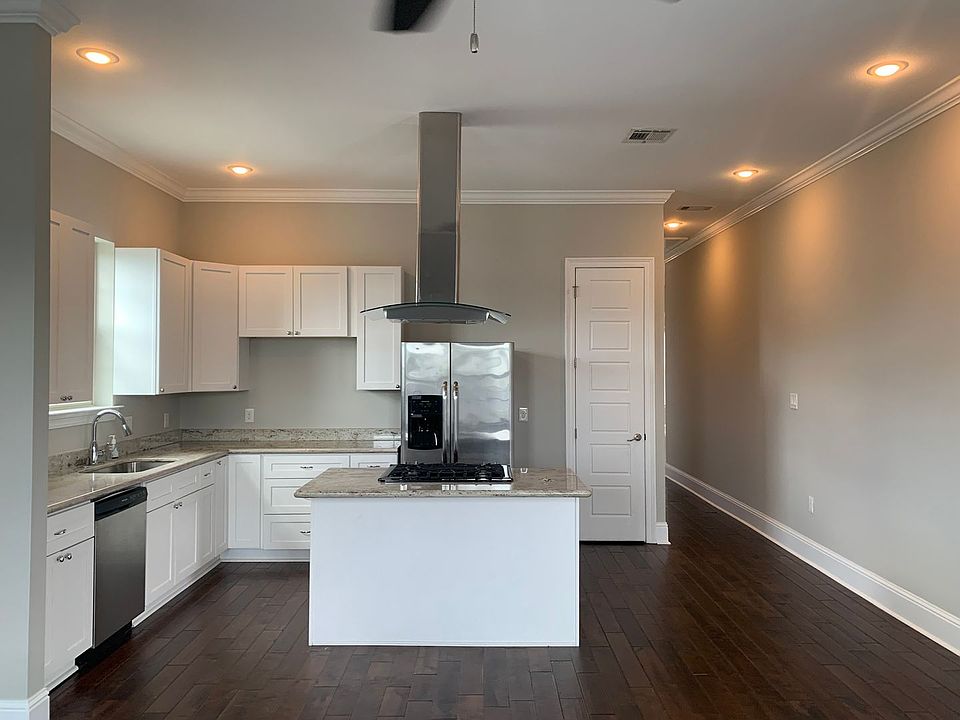 1st image of 2512 Valence St