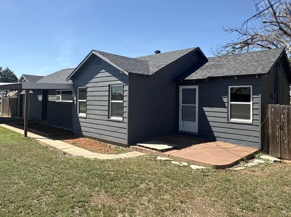 300 NE 2nd St, Knox City, TX 79529