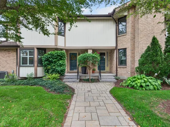 406 Craigleith Dr #1, Waterloo, ON N2L 5T2