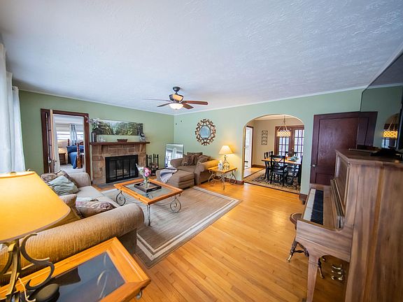 3rd image of 4410 Fulton Dr
