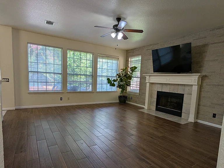 9910 Jasmine Creek Dr — Photo 16