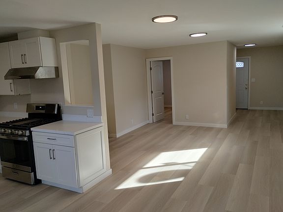 4th image of 32 Cecil Ave Unit B