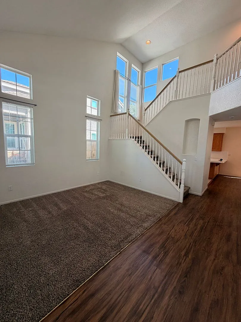 4 Bedroom 2.5 Bathroom Home in Folsom's Natoma Station — Photo 2