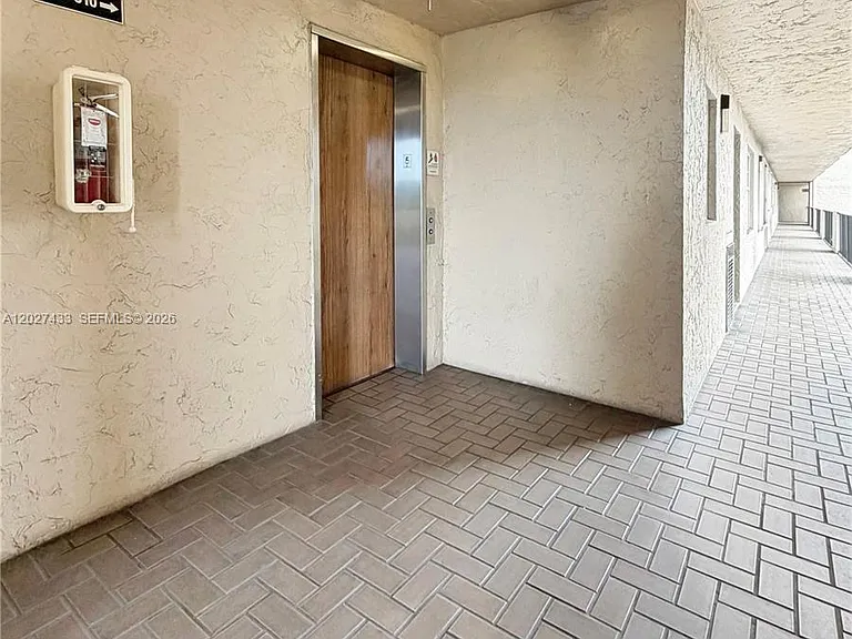 3300 W Rolling Hills Cir #509 — Photo 16