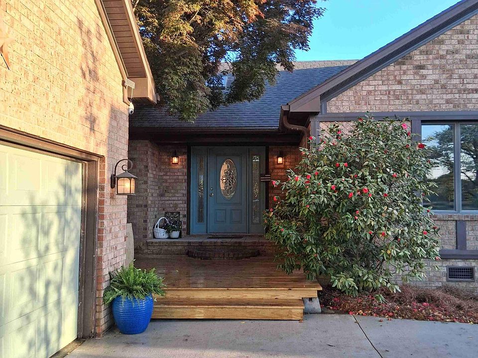 1st image of 824 Pelican Drive