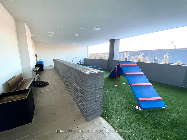 500 Dupont St #618 — Photo 26
