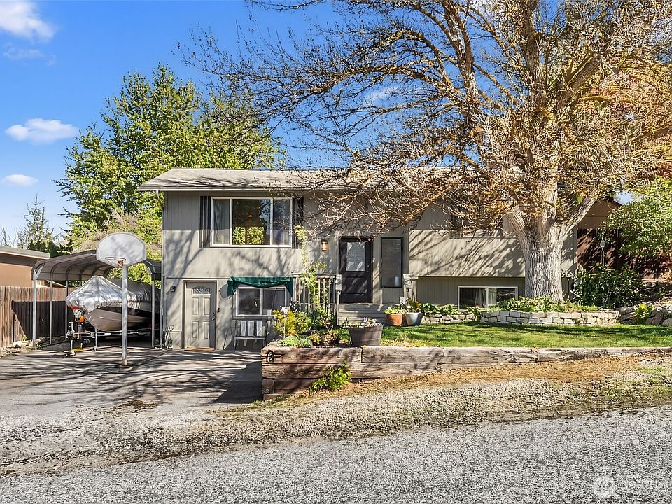 1st image of 520 Lacey Place NE