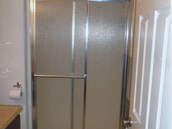 4th image of 16008 NE Hickory St