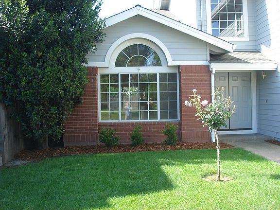 Perfect Front Yard!!