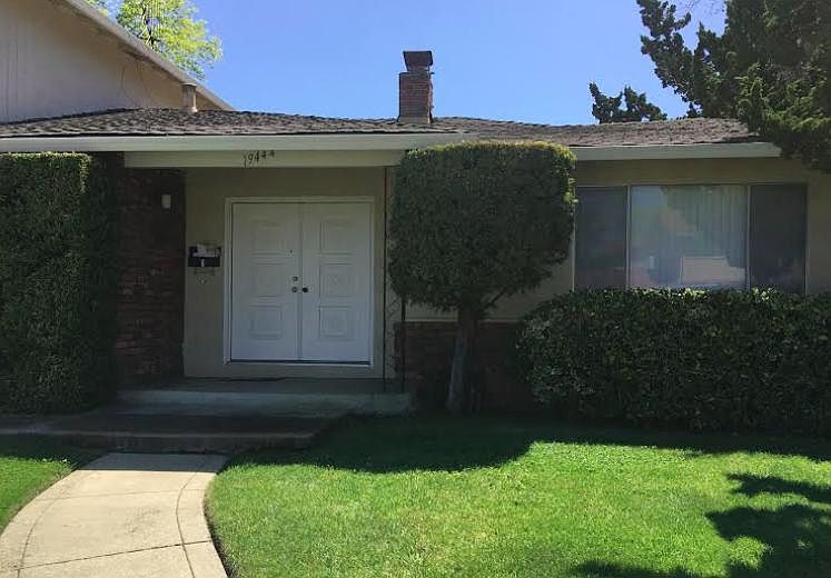 1st image of 19444 Greenwood Dr #1