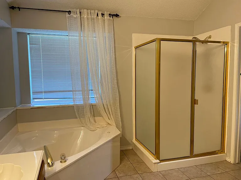 1304 Rosewood Ln — Photo 10