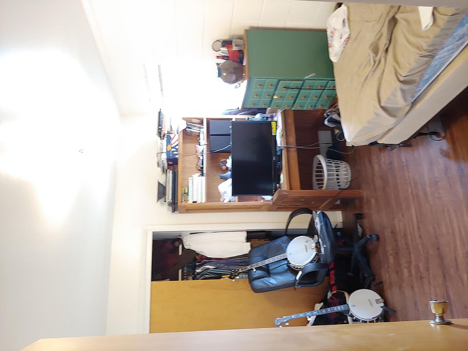 2nd image of 960 E 4th Ave APT 3